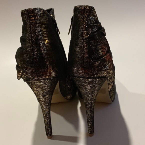 Colin Stuart Gold Shimmer Heel Boot Size 9B - Picture 5 of 7